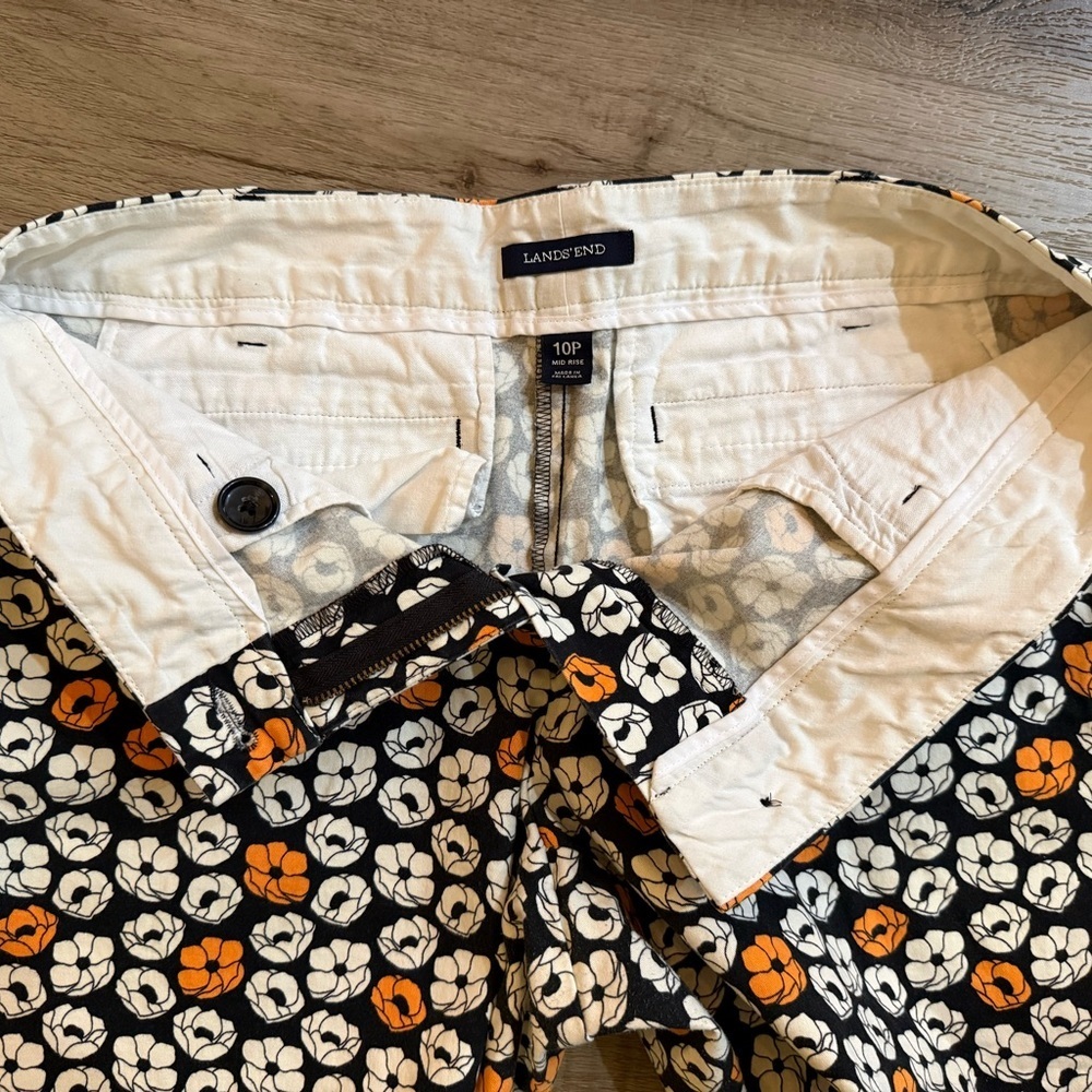 Lands' End Black with Floral Print Mid Rise Shorts Size 10P - Picture 10 of 12
